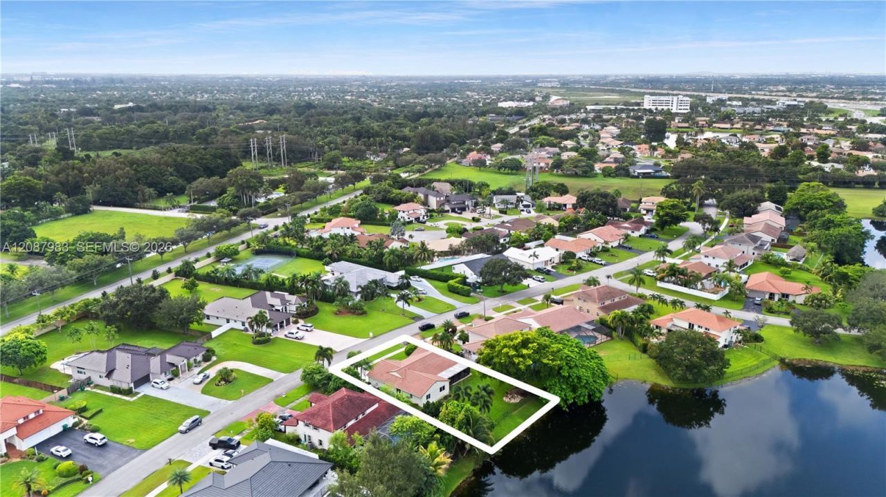 6581 Falconsgate Ave, Davie, FL 33331 Photo