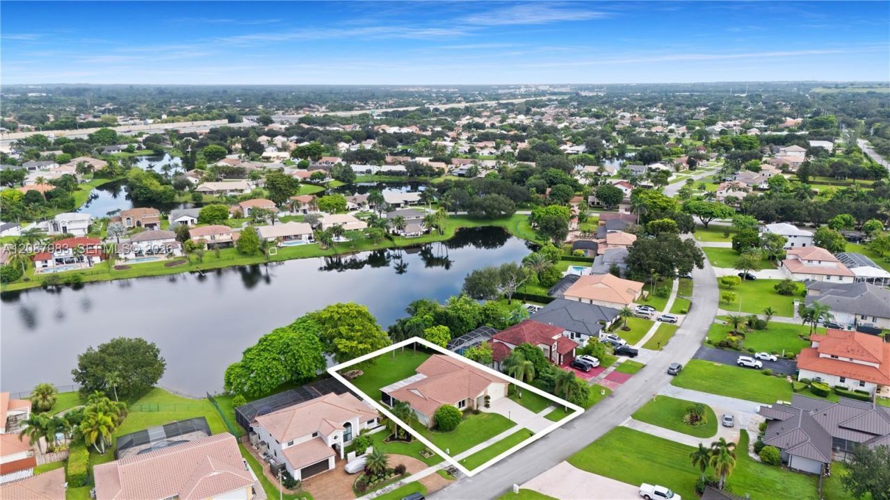 6581 Falconsgate Ave, Davie, FL 33331 Photo