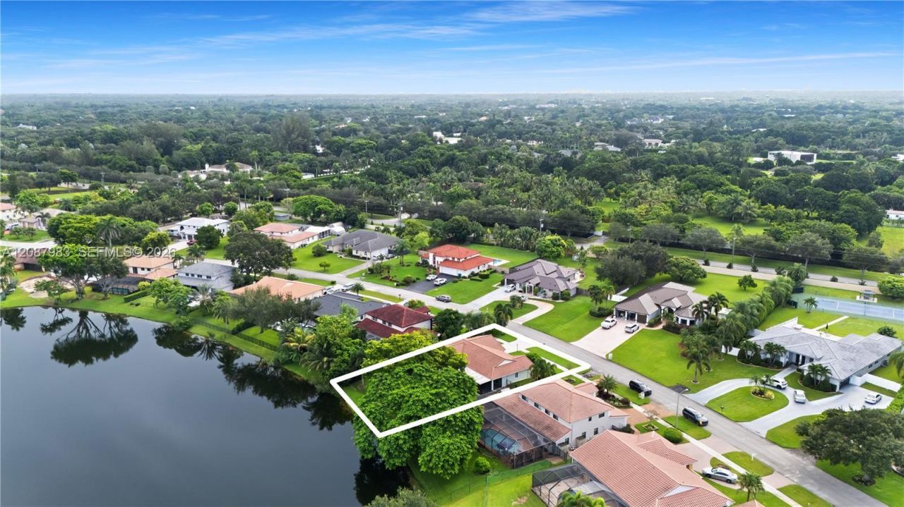 6581 Falconsgate Ave, Davie, FL 33331 Photo