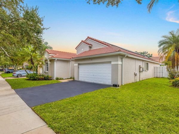 1315 Bayview Cir, Weston, FL 33326