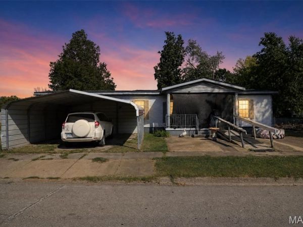1407 S Poplar Street , Centralia, IL 62801