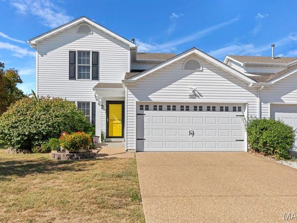 1052 Chesterfield Drive, Wentzville, MO 63385