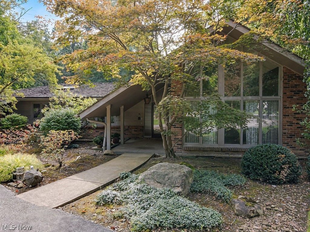 31850 Creekside Drive, Pepper Pike, OH 44124 Main Photo