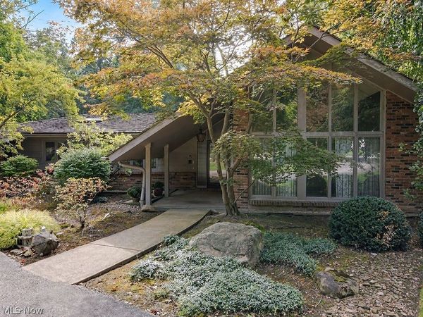 31850 Creekside Drive, Pepper Pike, OH 44124