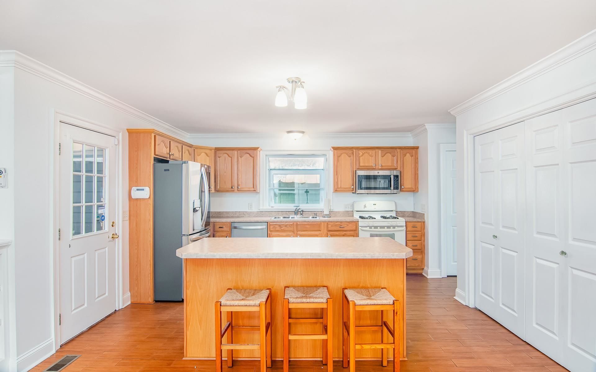 328 Queen St.  Photo 12
