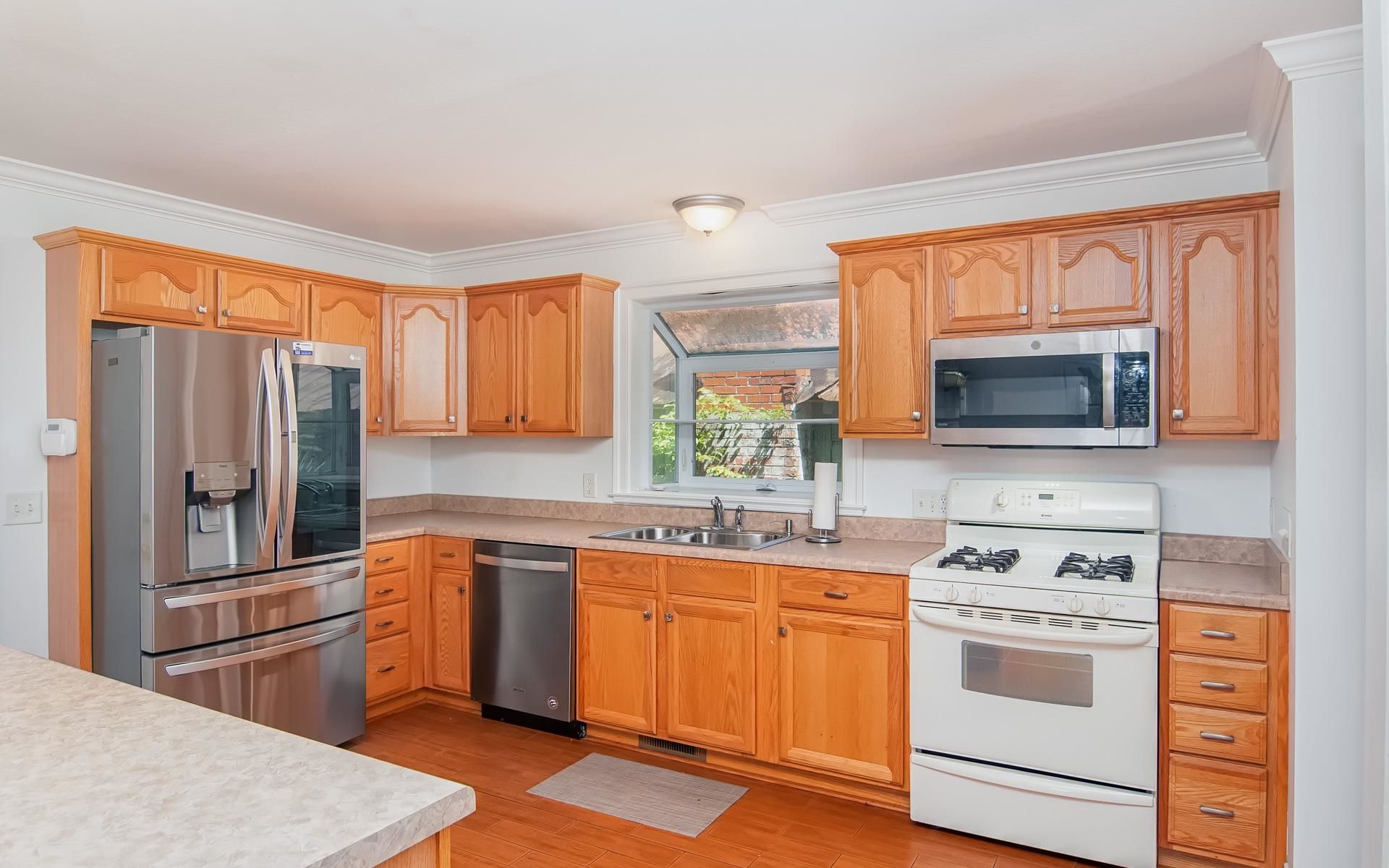 328 Queen St.  Photo 13