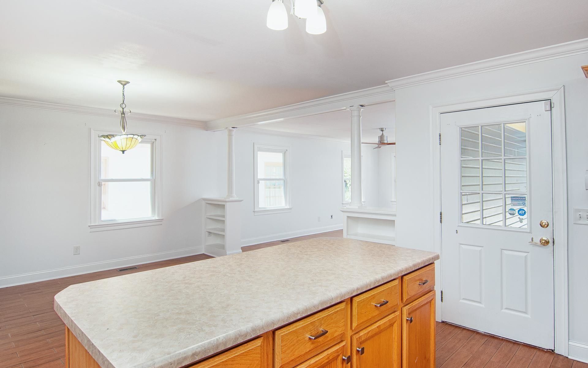 328 Queen St.  Photo 14