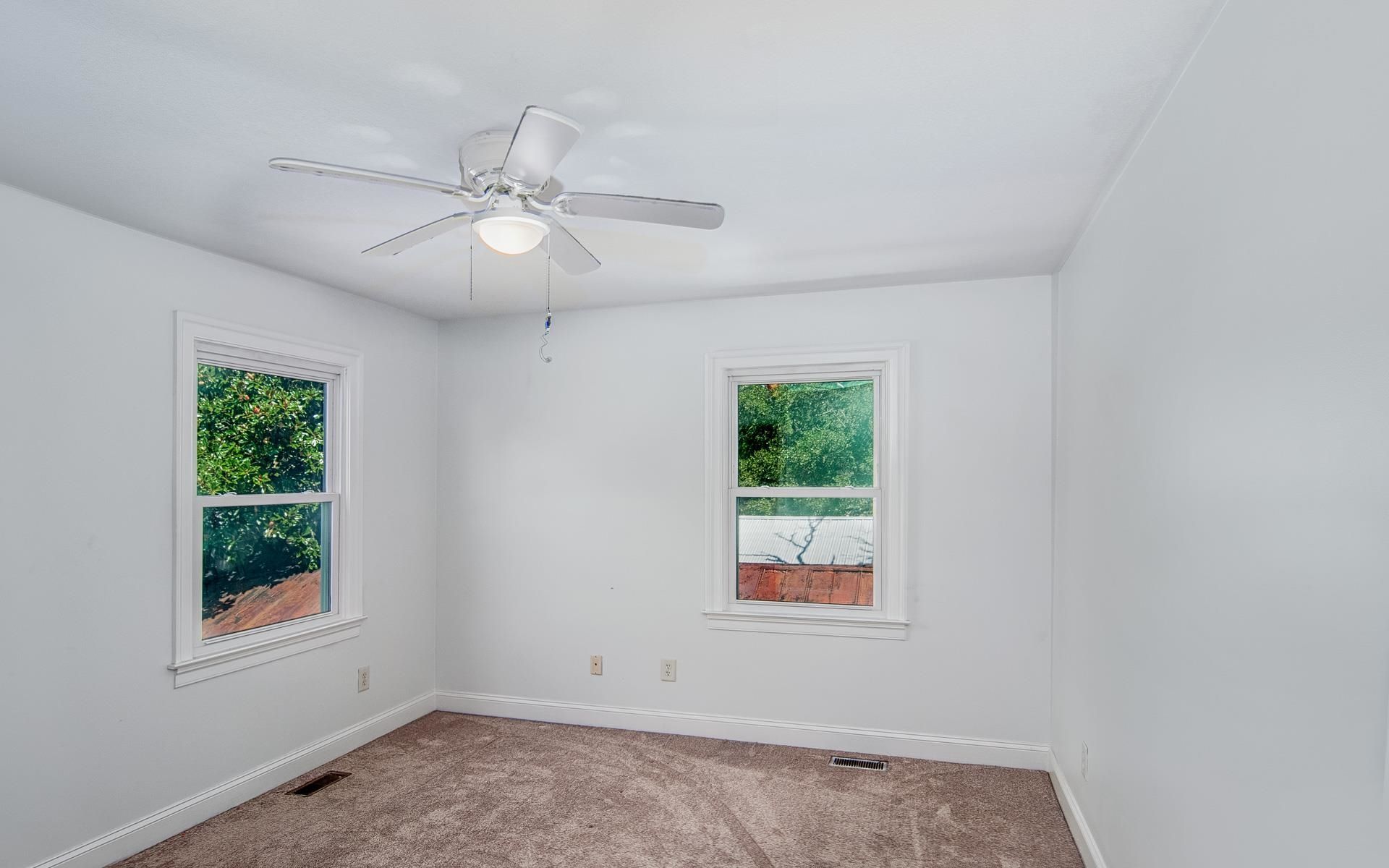 328 Queen St.  Photo 22