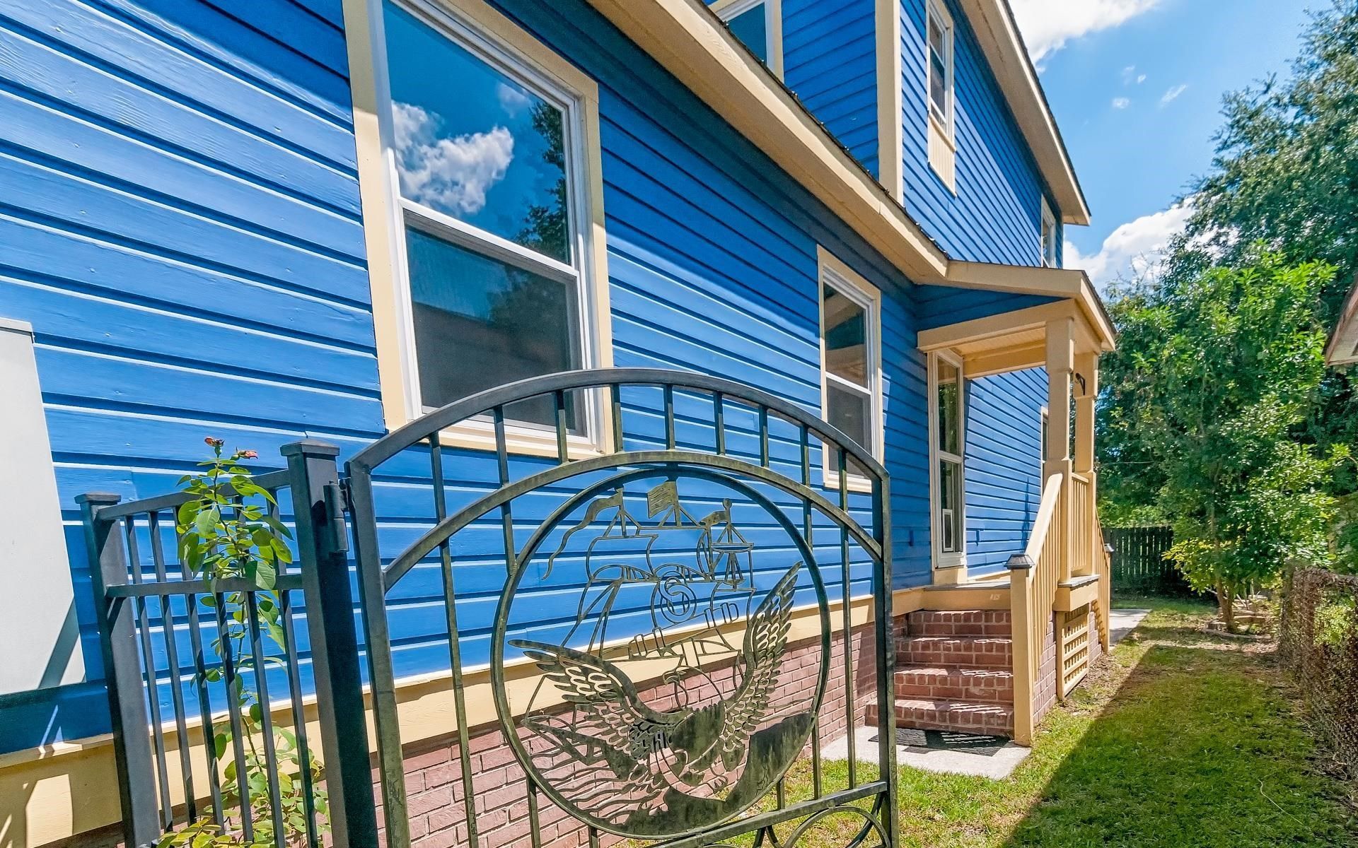 328 Queen St.  Photo 4