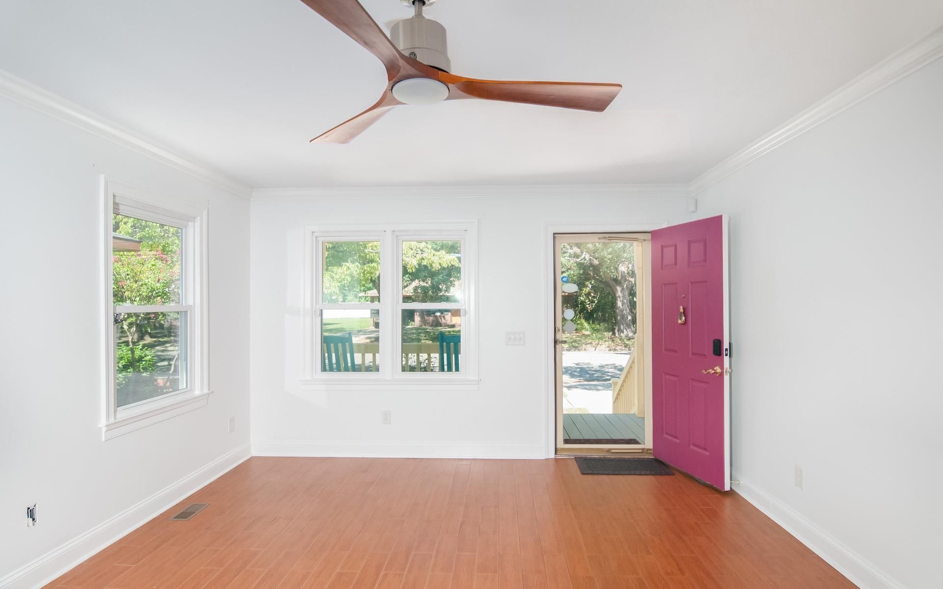 328 Queen St.  Photo 8