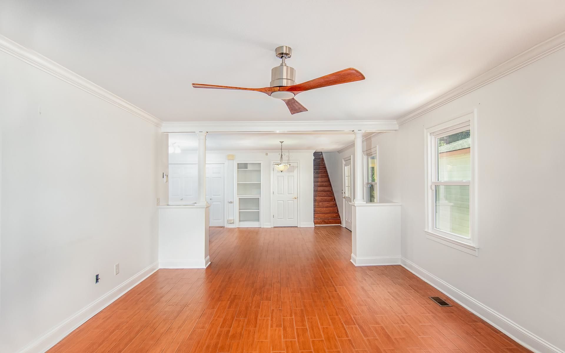 328 Queen St.  Photo 9