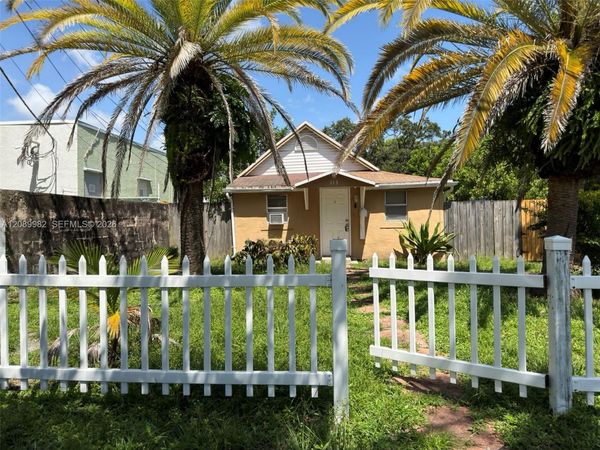 113 SE 4th St , Hallandale Beach, FL 33009