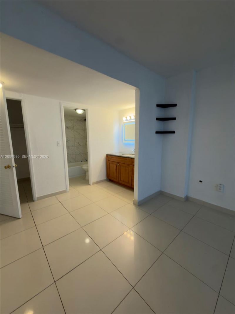 1301 NE Miami Gardens Dr , Unit 605W, Miami, FL 33179 Photo