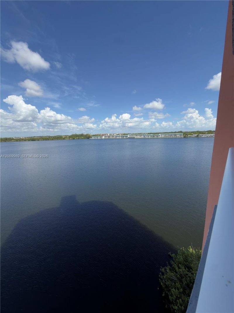 1301 NE Miami Gardens Dr , Unit 605W, Miami, FL 33179 Photo