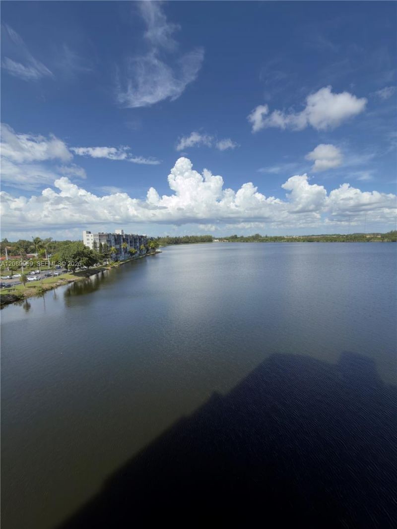 1301 NE Miami Gardens Dr , Unit 605W, Miami, FL 33179 Photo