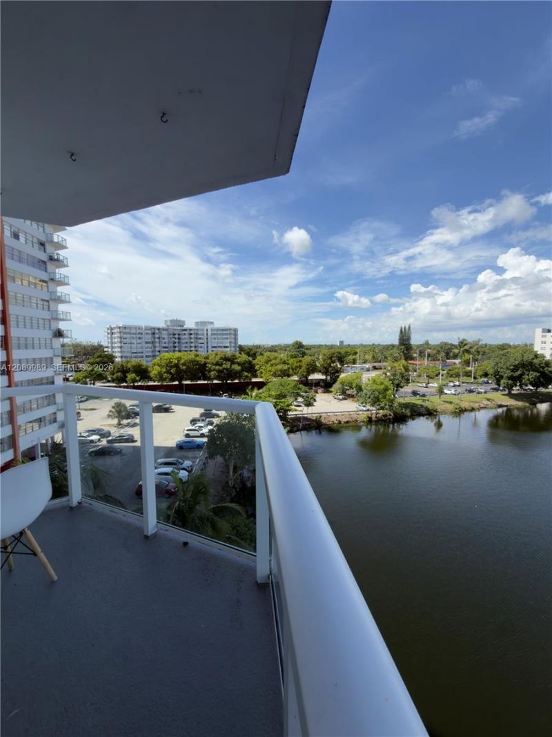 1301 NE Miami Gardens Dr , Unit 605W, Miami, FL 33179 Photo