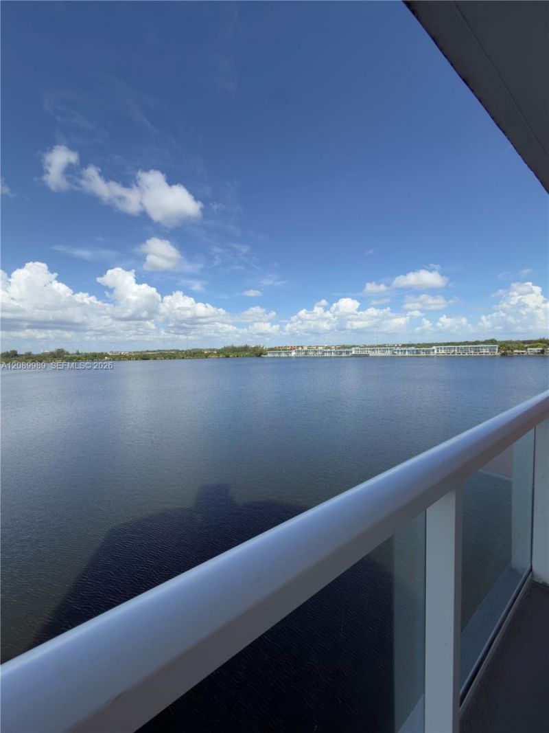 1301 NE Miami Gardens Dr , Unit 605W, Miami, FL 33179 Photo