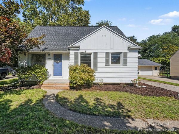 1243 NE Northlawn Street NE, Grand Rapids, MI 49505