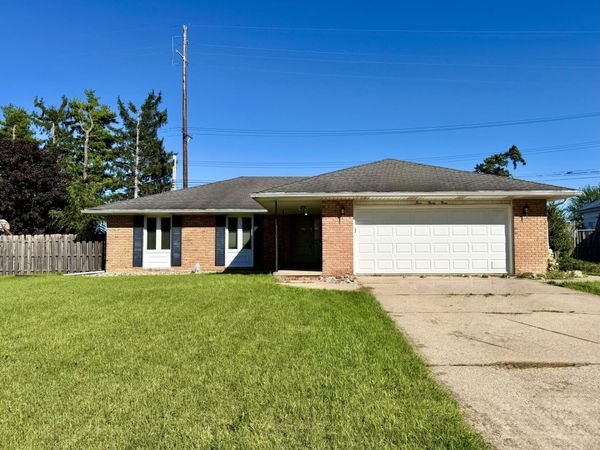 433 Chanticleer Trail, Lansing, MI 48917