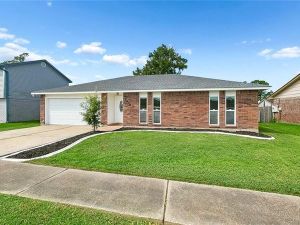 2476 PAIGE JANETTE Drive , Harvey, LA 70058