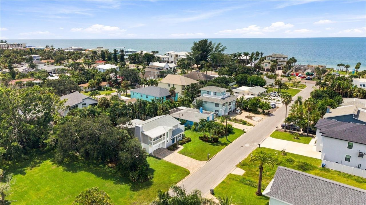 112 6th Street, Belleair Beach, FL 33786 Photo