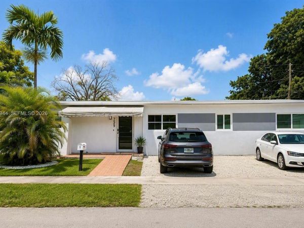1255 W 64th Ter , Hialeah, FL 33012