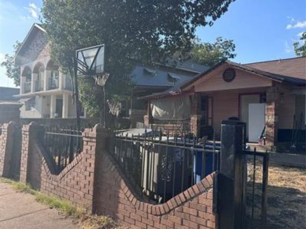 1531 Fairview Avenue , Dallas, TX 75223
