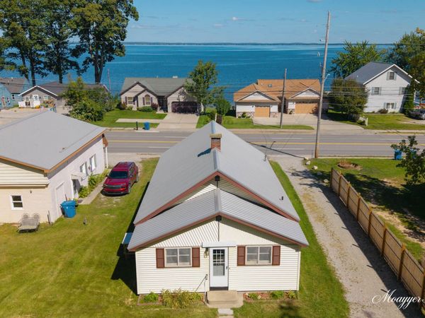 5401 W Houghton Lake Drive, Houghton Lake, MI 48629