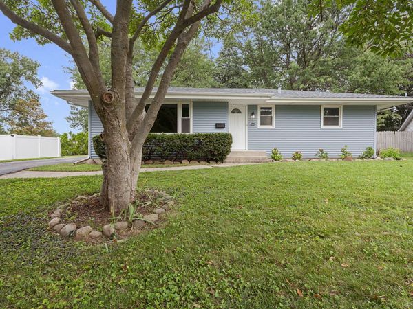 903 W 10th Street , Belvidere, IL 61008