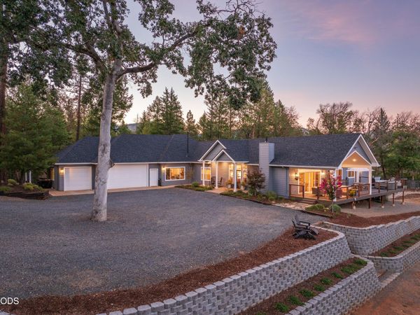 145 Lomas Road, Jacksonville, OR 97530