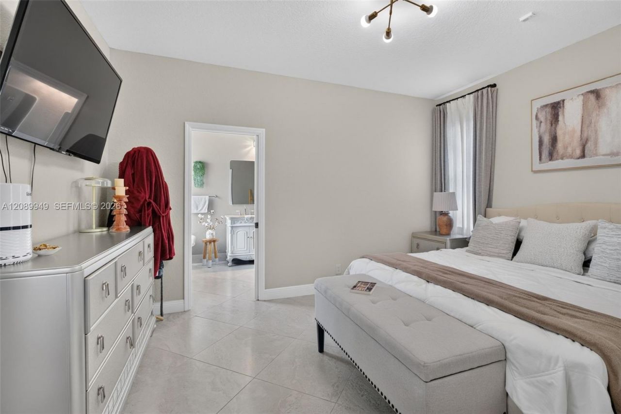 820 Falling Water Rd , Weston, FL 33326 Photo