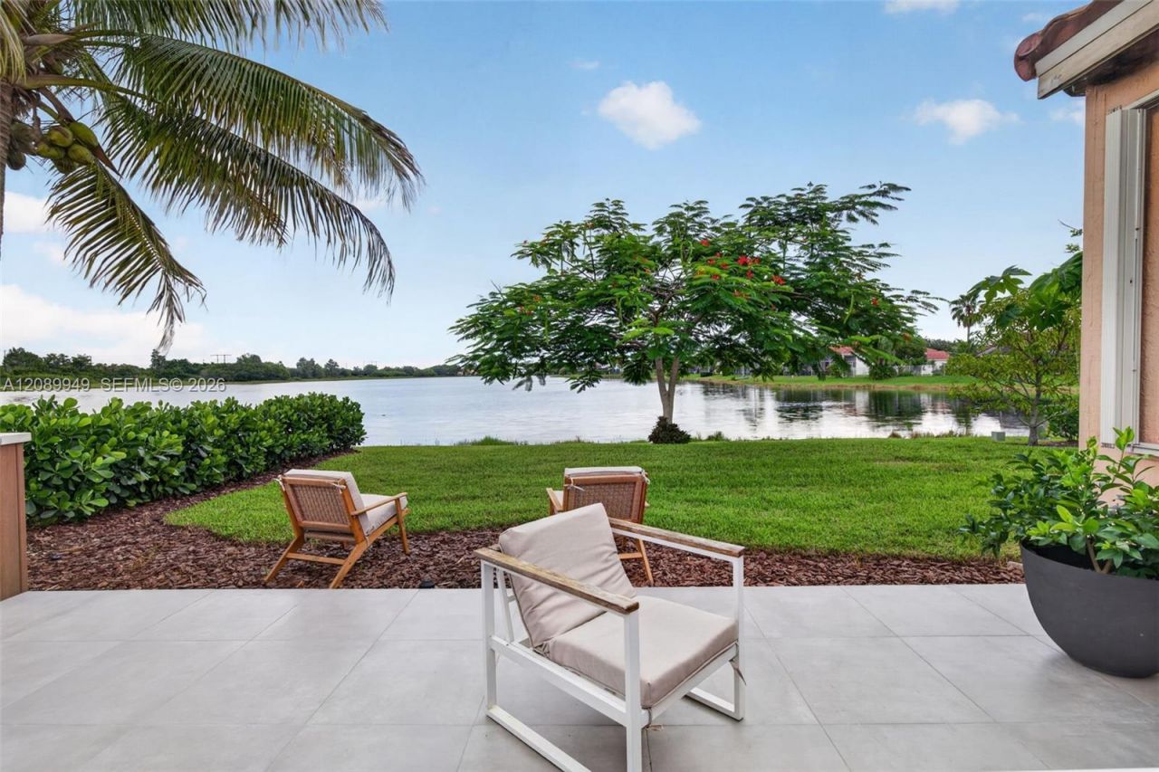 820 Falling Water Rd , Weston, FL 33326 Photo