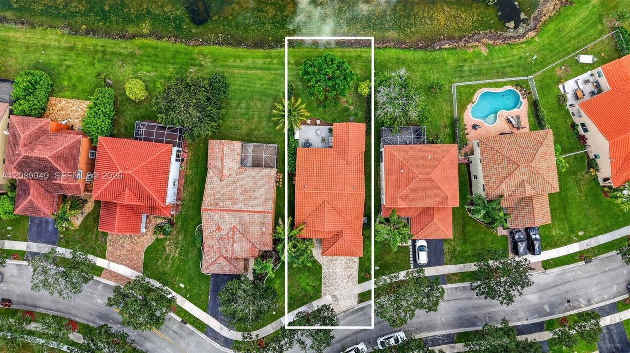 820 Falling Water Rd , Weston, FL 33326 Photo