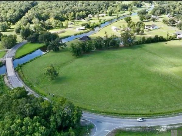 46093 Stringer Bridge Rd, St Amant, LA 70774