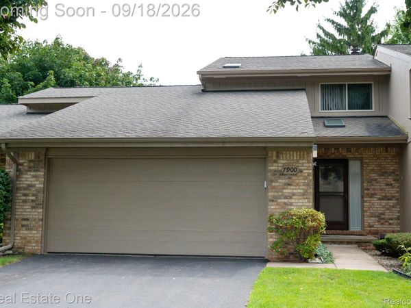 7900 Meadow Drive, Waterford Township, Mi 48329