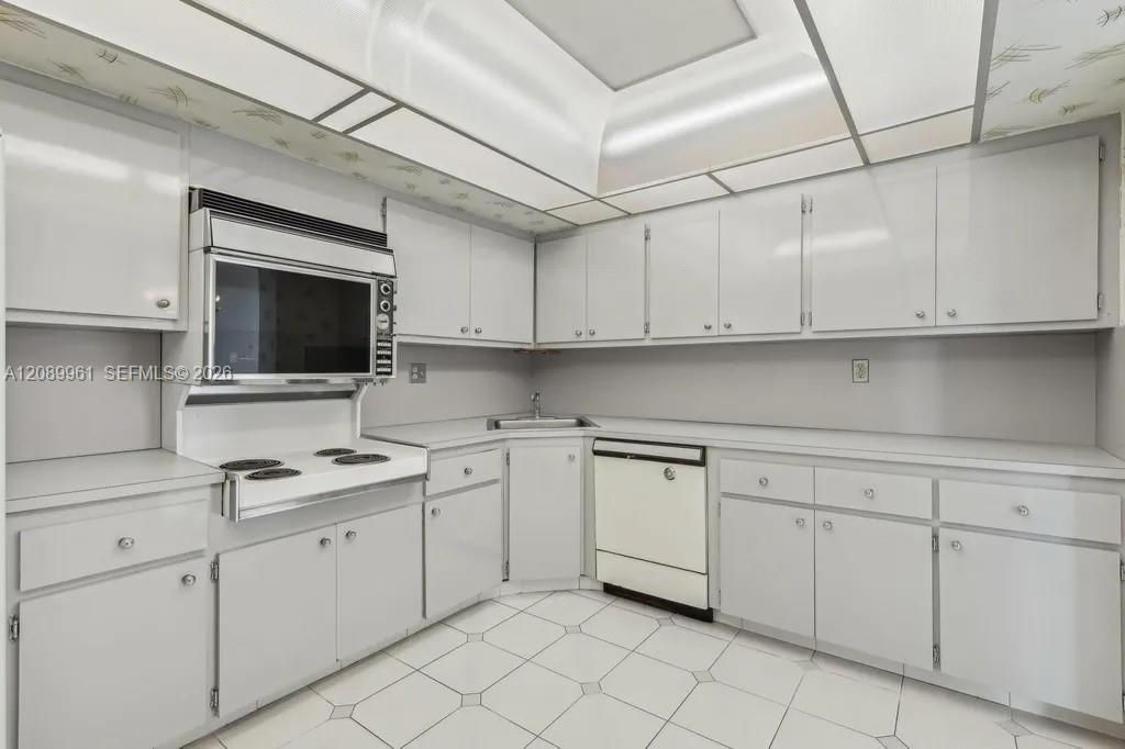 2150 Sans Souci Blvd, Unit C402, North Miami, FL 33181 Photo