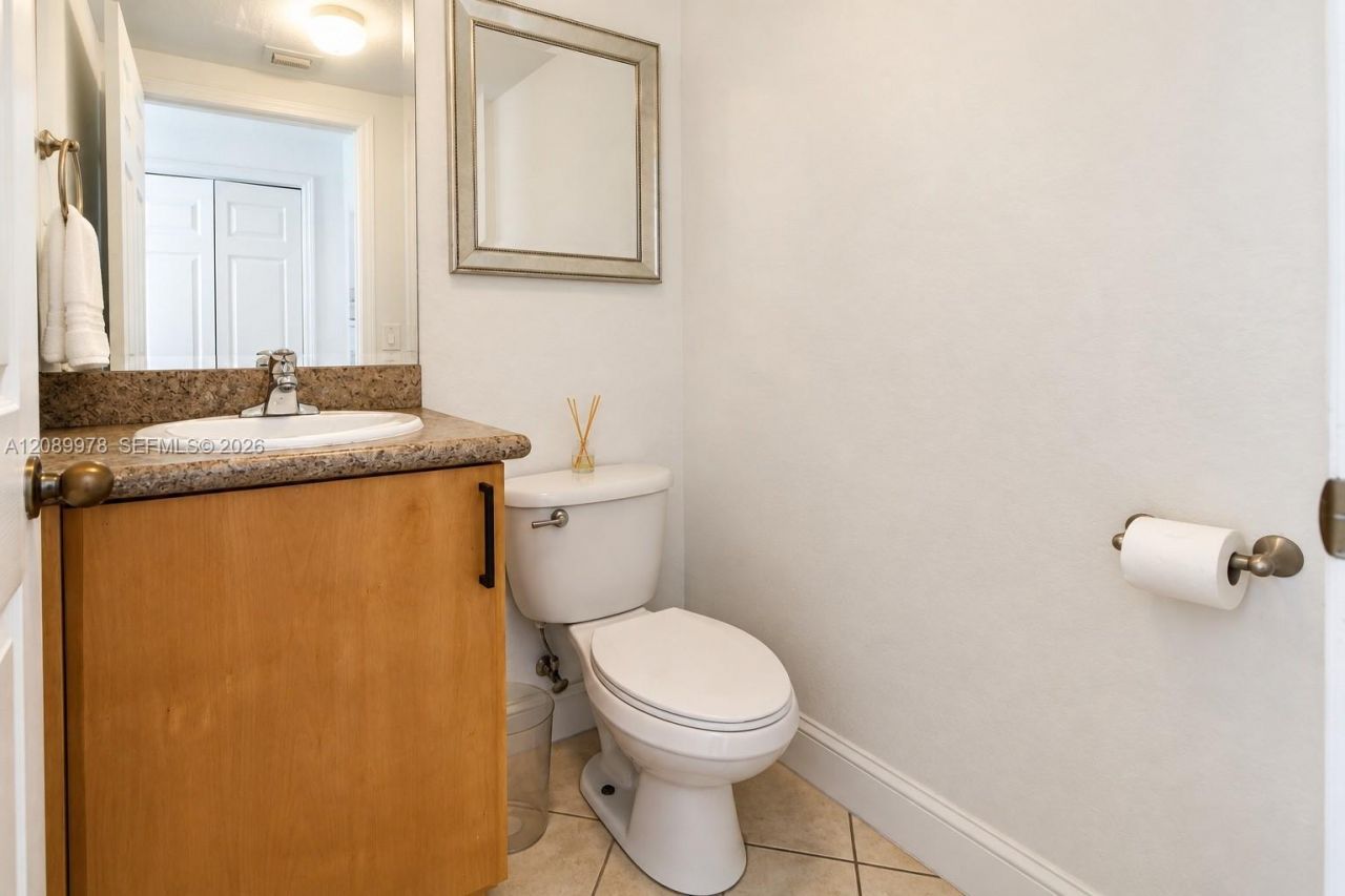 7464 NW 180th St, Hialeah, FL 33015 Photo