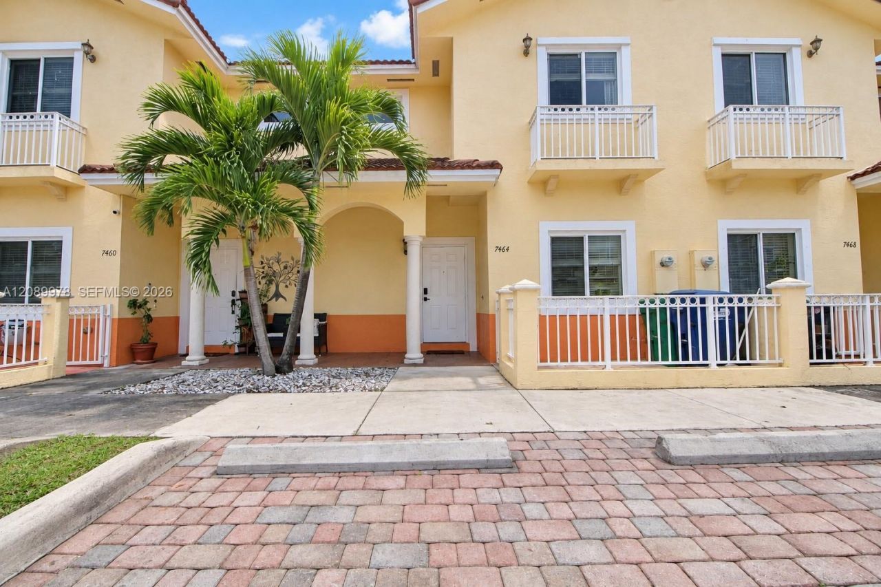 7464 NW 180th St, Hialeah, FL 33015 Photo