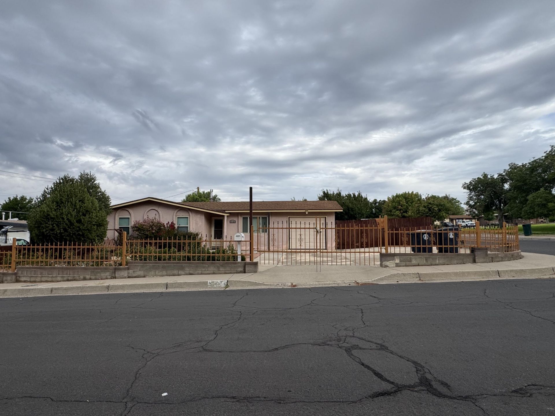 13121 Parkview Avenue Ne, Albuquerque, NM 87123 Main Photo