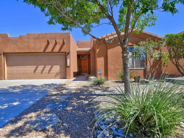 7728 Calle Comodo NE, Albuquerque, NM 87113