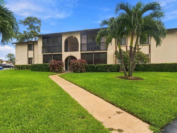 308 KNOTTY PINE Circle, Unit D-1, Greenacres, FL 33463