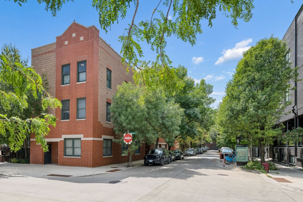 2340 N Elston Avenue, Unit 3F, Chicago, IL 60614 Main Photo