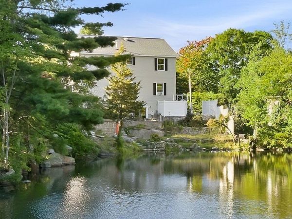 46 Leverett St, Unit 1, Gloucester, MA 01930