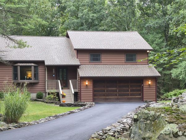 136 Pocono Circle Drive W, Dingmans Ferry, PA 18328