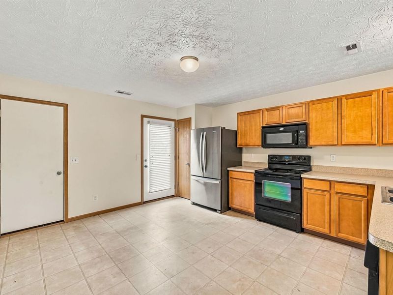 1405 Cedar Rapids Drive, Columbus, OH 43228 Photo 12