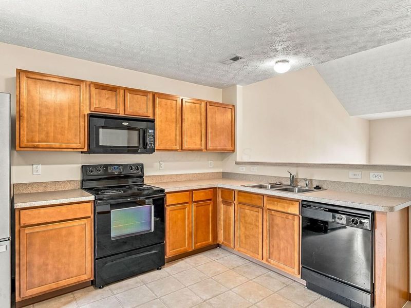 1405 Cedar Rapids Drive, Columbus, OH 43228 Photo 13