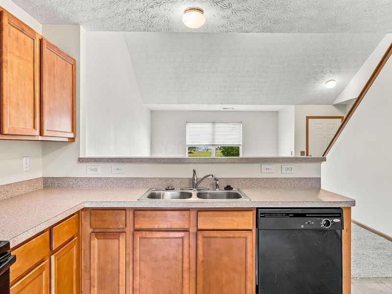 1405 Cedar Rapids Drive, Columbus, OH 43228 Photo 14