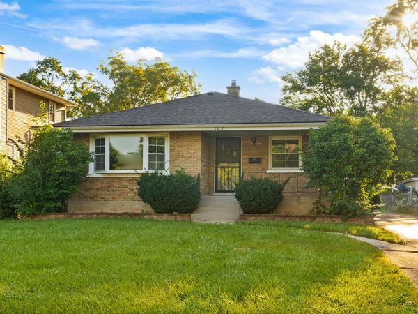 207 N Yale Avenue , Villa Park, IL 60181