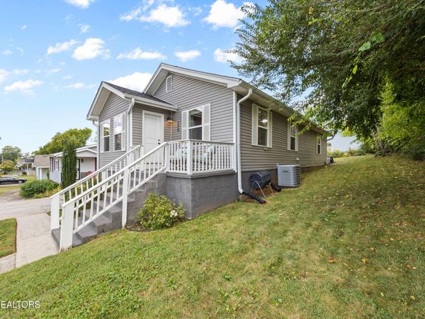 176 E Edison St, Alcoa, TN 37701