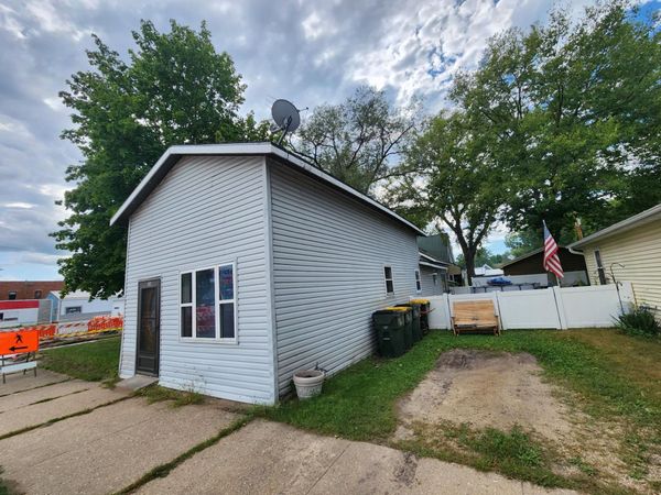138 S Oak St, Lone Rock, WI 53556